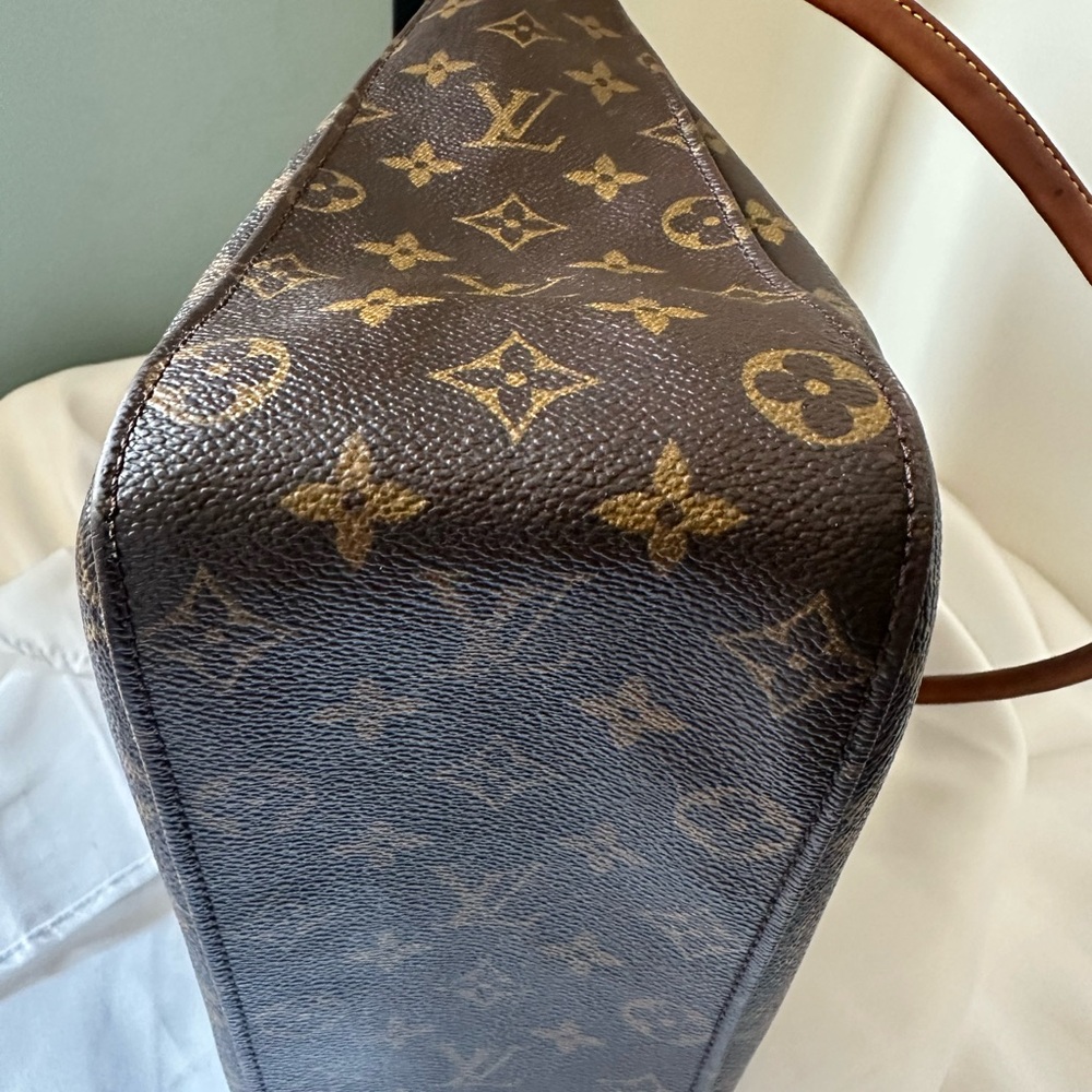 Authentic Gorgeous LV Loop Monogram Shoulder MM bag 🫧🫧🫧 CLEAN - Picture 5 of 7